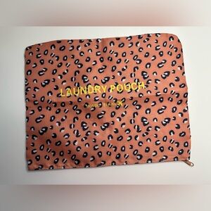 NWOT Mossio Travel Leopard Print Laundry Pouch